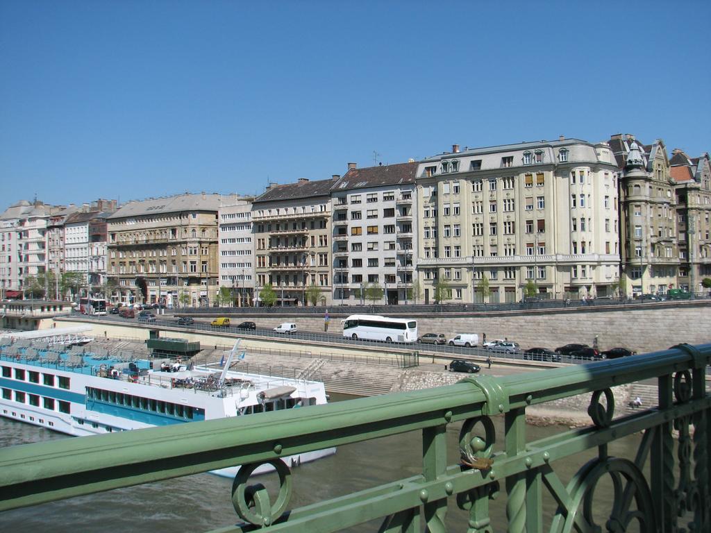 Central Danube Apartment Budapest Room photo